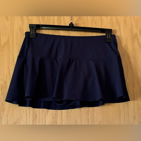 Lands End 2 piece swimming suit. Top is Size 10. Bottom is size 8. - Picture 5 of 6